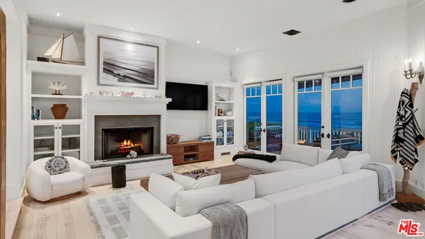 $16,950,000 | 30718 Pacific Coast Highway, Malibu, CA 90265