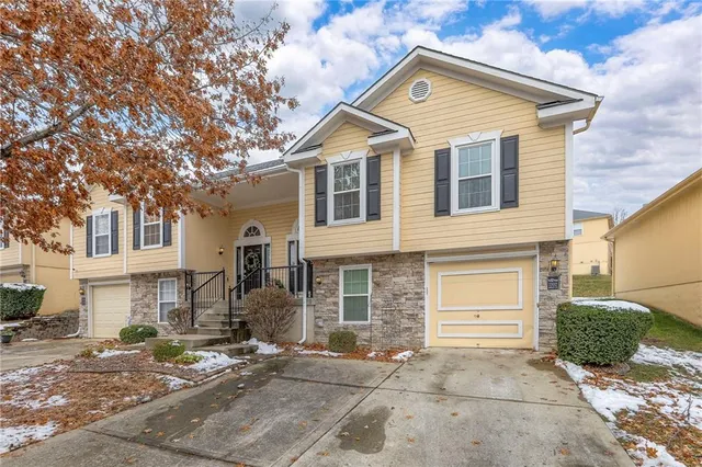 $210,000 | 1302 Northwest Ashley Lane, Grain Valley, MO 64029