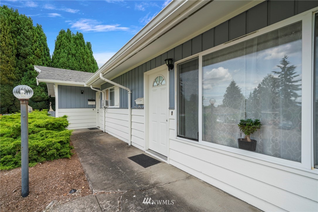 554 Index Place Northeast Renton, WA 98056 - Photo 5 of 17 a front view of a house with garden