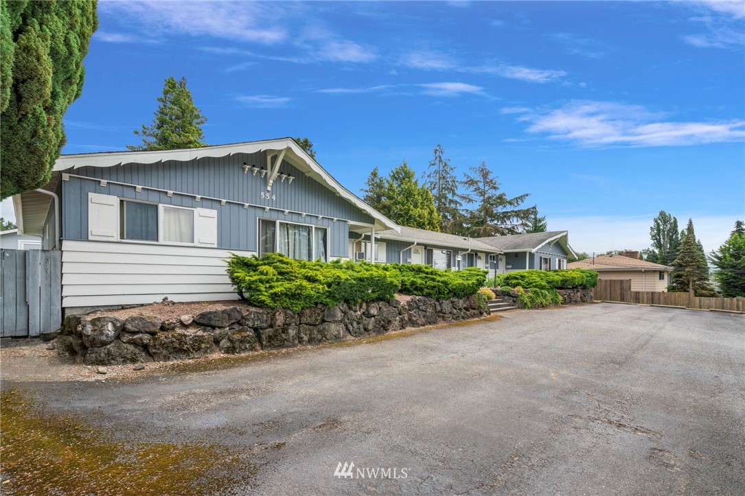 554 Index Place Northeast Renton, WA 98056 - Photo 9 of 17 a view of a house with a yard
