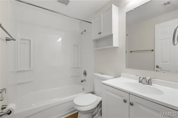 $99,500 | 5661 Waterman Boulevard, Unit 1N, St. Louis, MO 63112