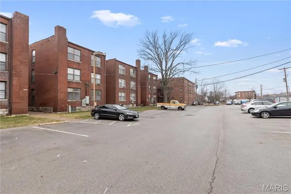 $99,500 | 5661 Waterman Boulevard, Unit 1N, St. Louis, MO 63112