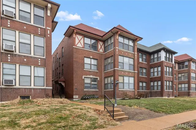 $145,000 | 5661 Waterman Boulevard, Unit 1N, St. Louis, MO 63112