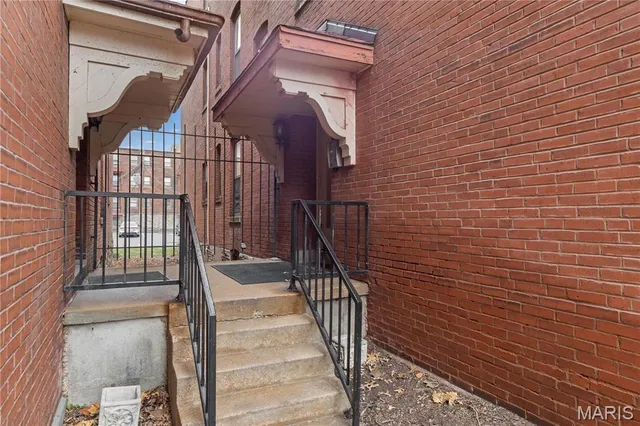 $145,000 | 5661 Waterman Boulevard, Unit 1N, St. Louis, MO 63112