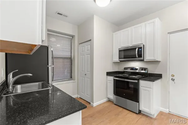 $99,500 | 5661 Waterman Boulevard, Unit 1N, St. Louis, MO 63112