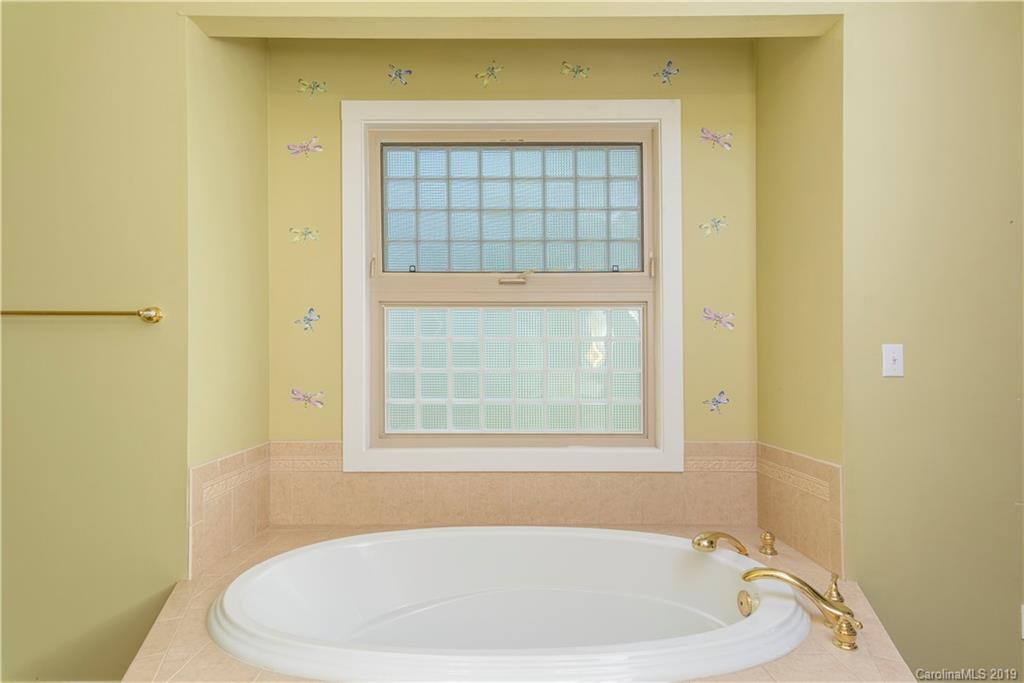 19 Aldersgate Road Waynesville, NC 28786 - Photo 13 of 26 Gallery Image 13