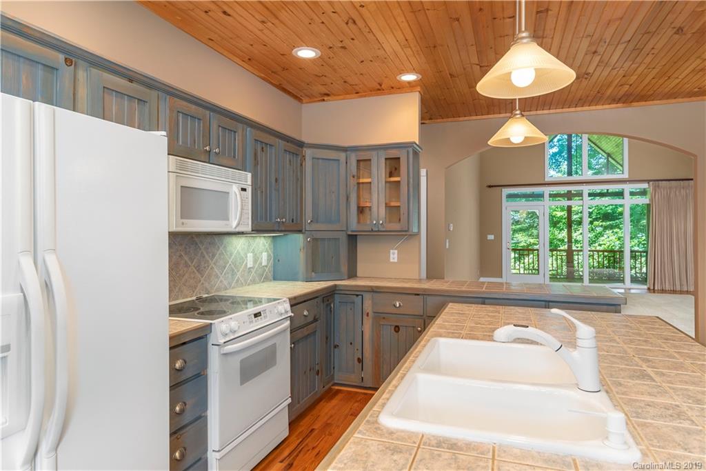 19 Aldersgate Road Waynesville, NC 28786 - Photo 6 of 26 Gallery Image 6