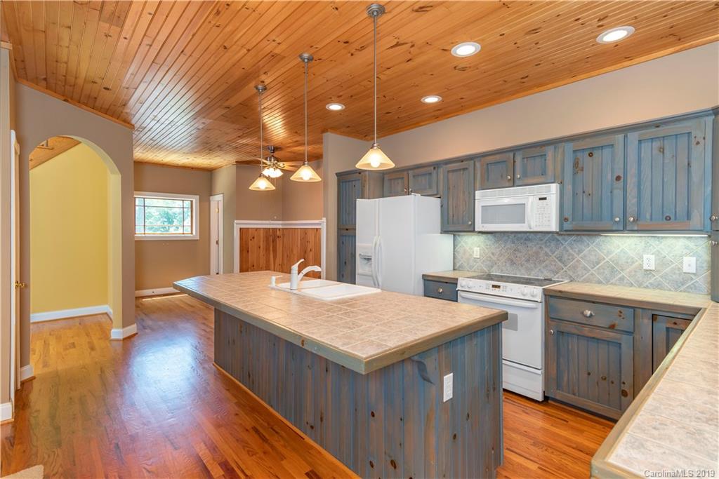 19 Aldersgate Road Waynesville, NC 28786 - Photo 7 of 26 Gallery Image 7
