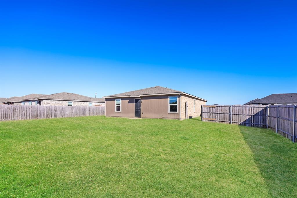 2712 William Street Mabank, TX 75147 - Photo 16 of 20 a big house with a yard