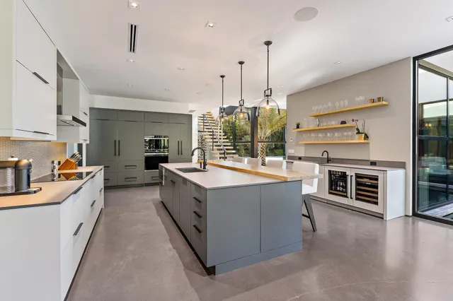 $17,500,000 | 12 North Beach Road, Jupiter Island, FL 33455