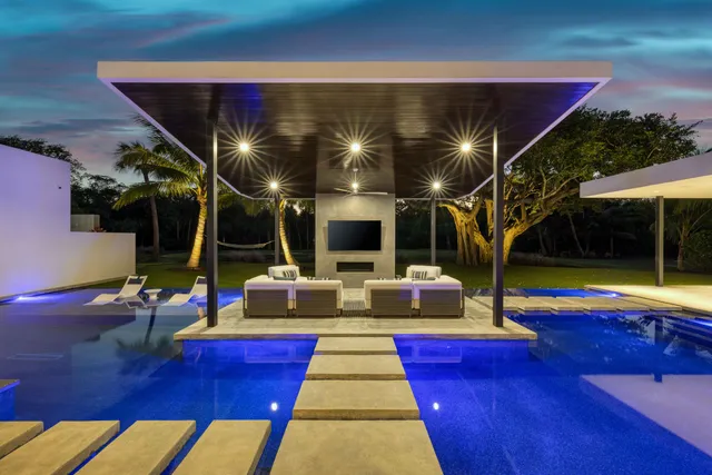 $17,500,000 | 12 North Beach Road, Jupiter Island, FL 33455