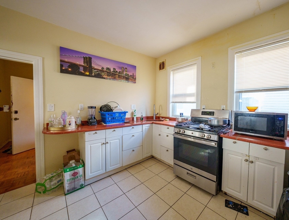 41 Derby Street, Unit 2 Somerville, MA 02145 - Photo 4 of 7