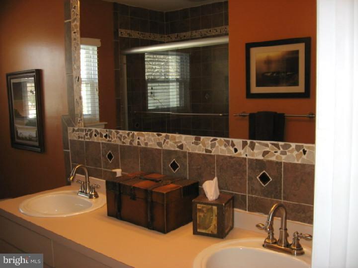 513 Park Road Cherry Hill, NJ 08034 - Photo 18 of 21 Bathroom
