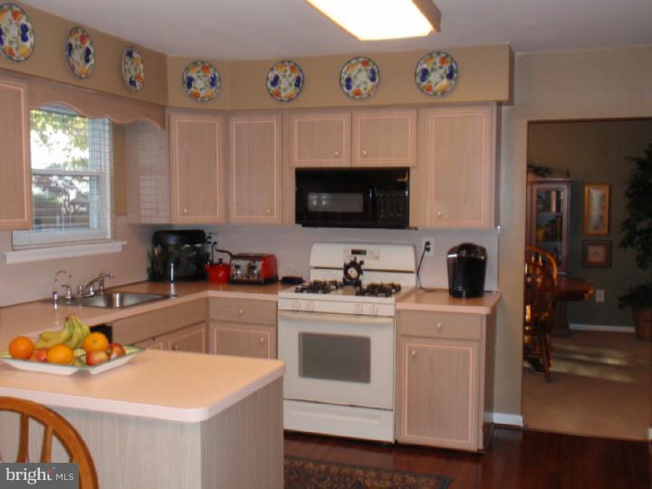 513 Park Road Cherry Hill, NJ 08034 - Photo 4 of 21 Kitchen