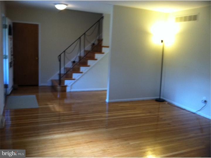 911 Phillips Road Warminster, PA 18974 - Photo 3 of 18 Living Room