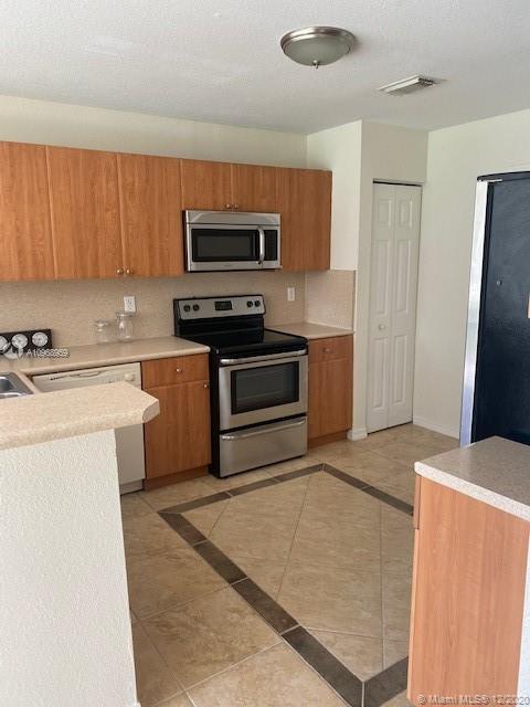 13334 Southwest 284th Street Homestead, FL 33033 - Photo 7 of 17
