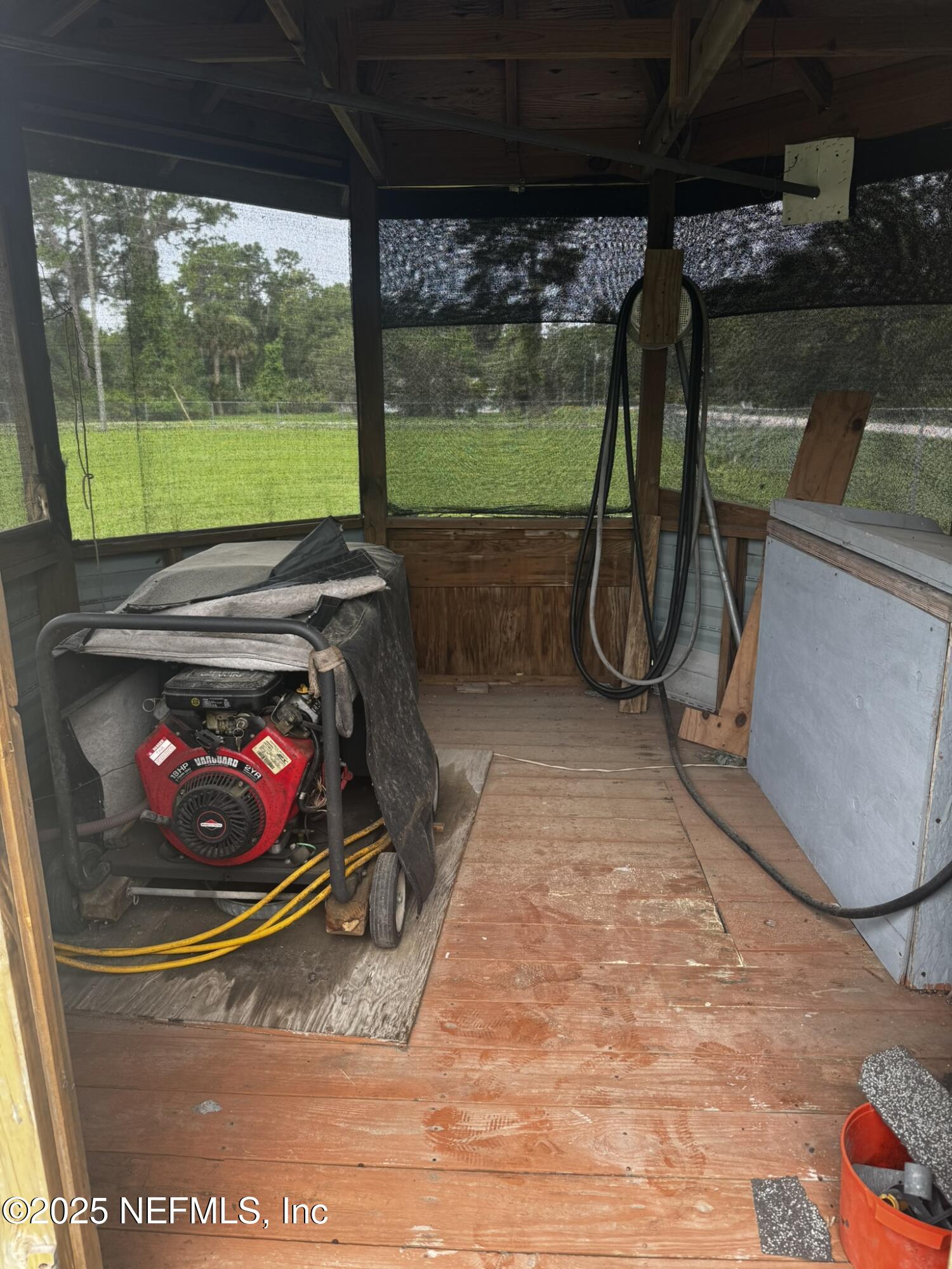 115 Edgemere Drive Georgetown, FL 32139 - Photo 23 of 24 a view of a room with gym equipment