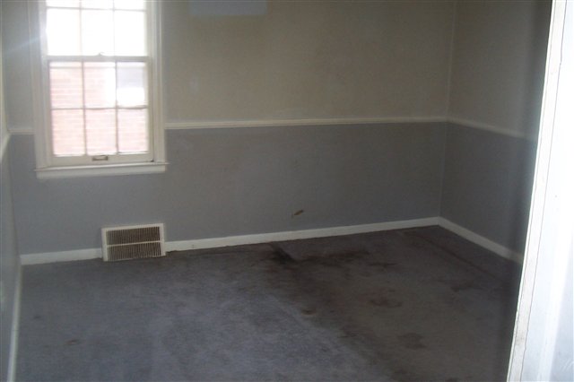 22770 David Eastpointe, MI 48021 - Photo 6 of 7 31058031-5.JPG