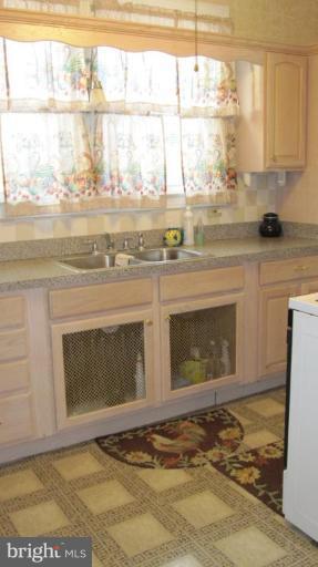 830 North Woodington Road Baltimore, MD 21229 - Photo 11 of 11 Kitchen #2