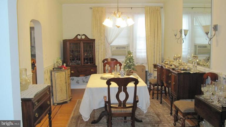 830 North Woodington Road Baltimore, MD 21229 - Photo 3 of 11 Dining Room