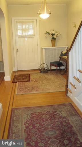 830 North Woodington Road Baltimore, MD 21229 - Photo 4 of 11 Entrance / Foyer