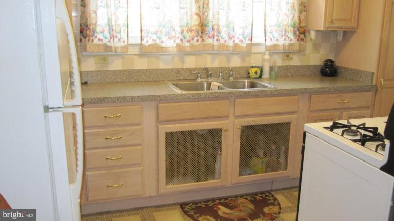 830 North Woodington Road Baltimore, MD 21229 - Photo 6 of 11 Kitchen