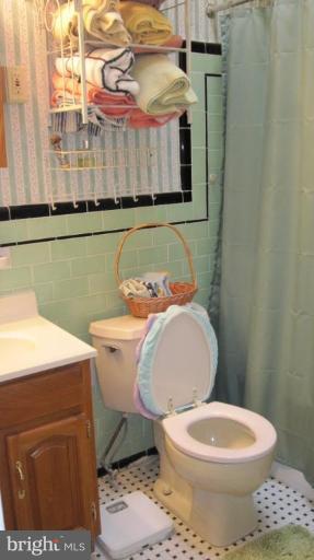 830 North Woodington Road Baltimore, MD 21229 - Photo 9 of 11 Bath #1