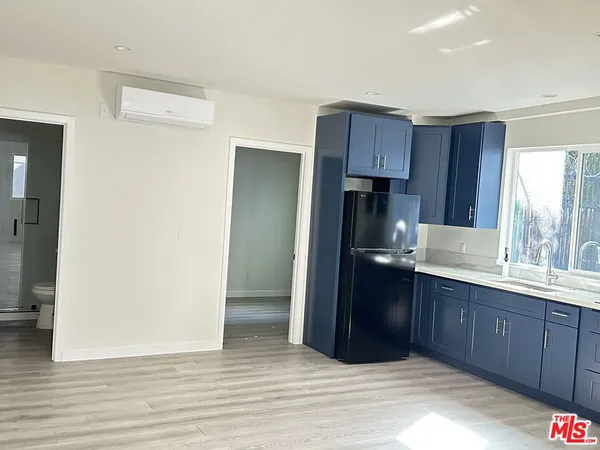 $2,500 | 6224 3/4 De Longpre Avenue, Los Angeles, CA 90028