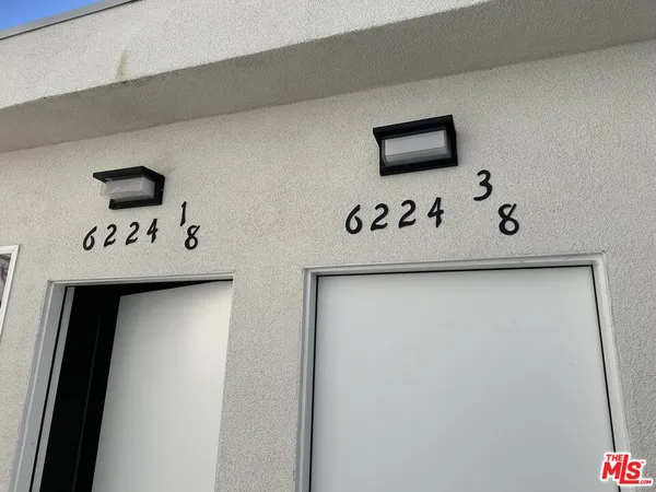 $2,500 | 6224 3/4 De Longpre Avenue, Los Angeles, CA 90028