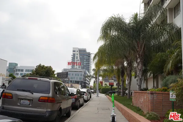 $2,500 | 6224 3/4 De Longpre Avenue, Los Angeles, CA 90028