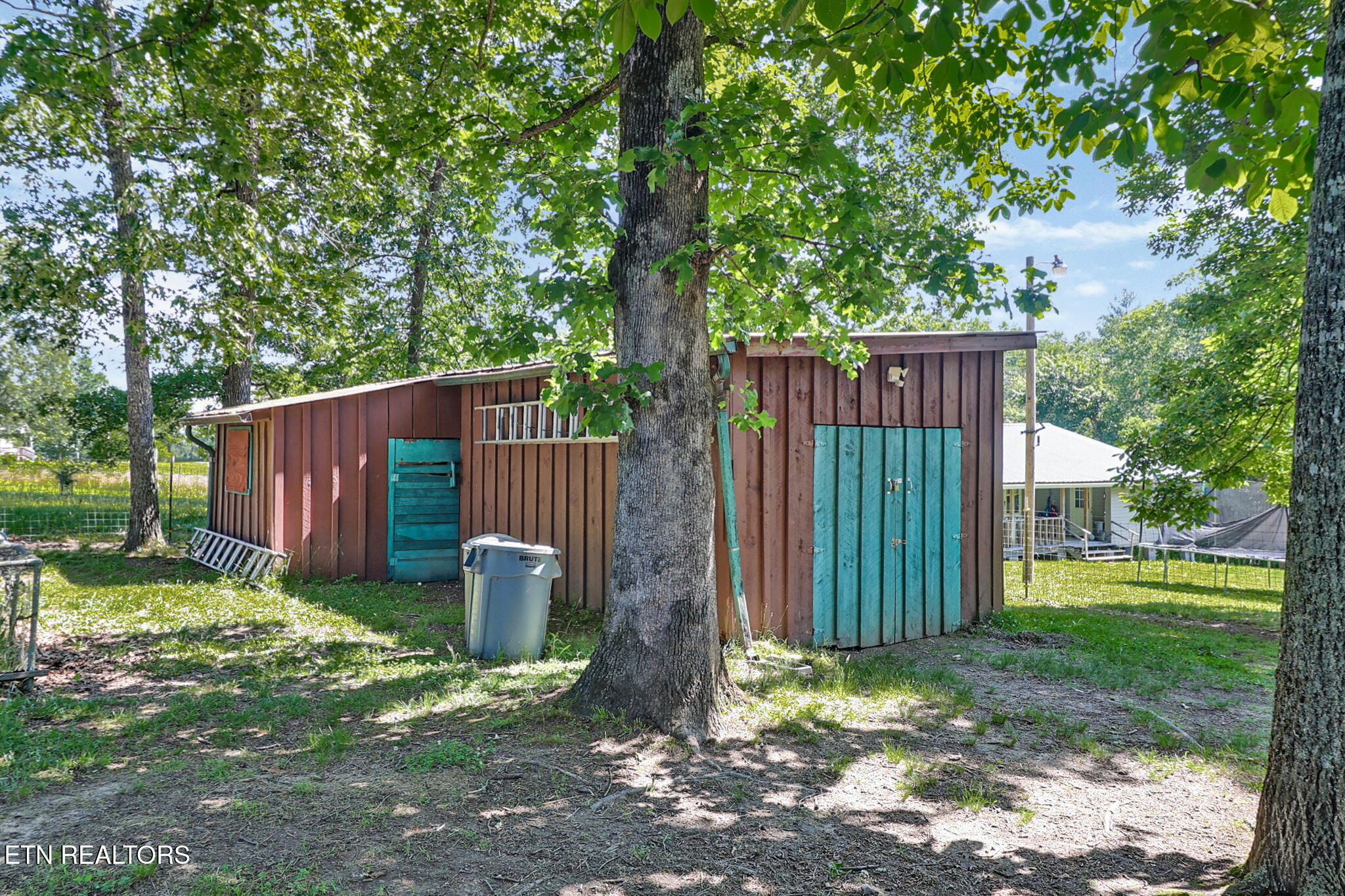 122 Frankfort Road Lancing, TN 37770 - Photo 35 of 60 Barn