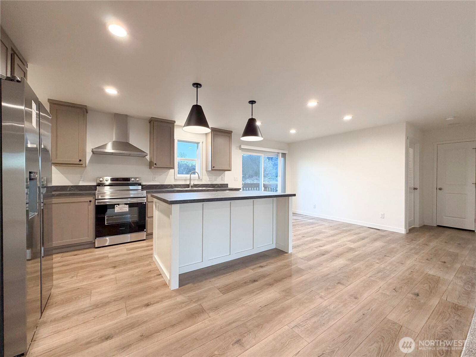 4554 Windemere Street Longview, WA 98632 - Photo 4 of 16