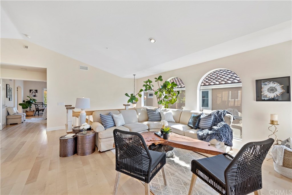 43 Cassis Dana Point, CA 92629 - Photo 5 of 41 a living room with furniture