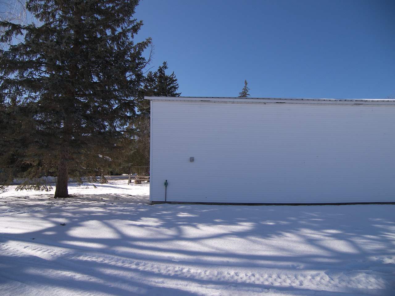 9041 Railroad Road Cedar, MI 49621 - Photo 5 of 20 1827826-4.JPG