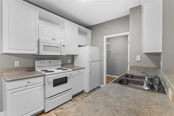 $1,150 | 1008 Hemingway Circle, Unit 1008, Haines City, FL 33844