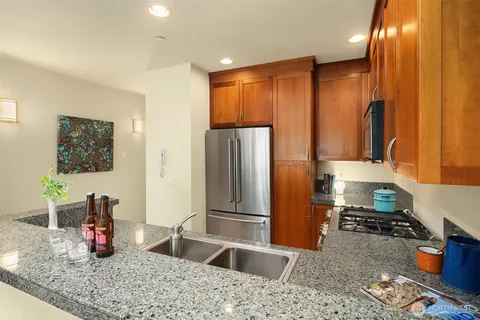$650,000 | 2035 Eastlake Avenue East, Unit 301, Seattle, WA 98102