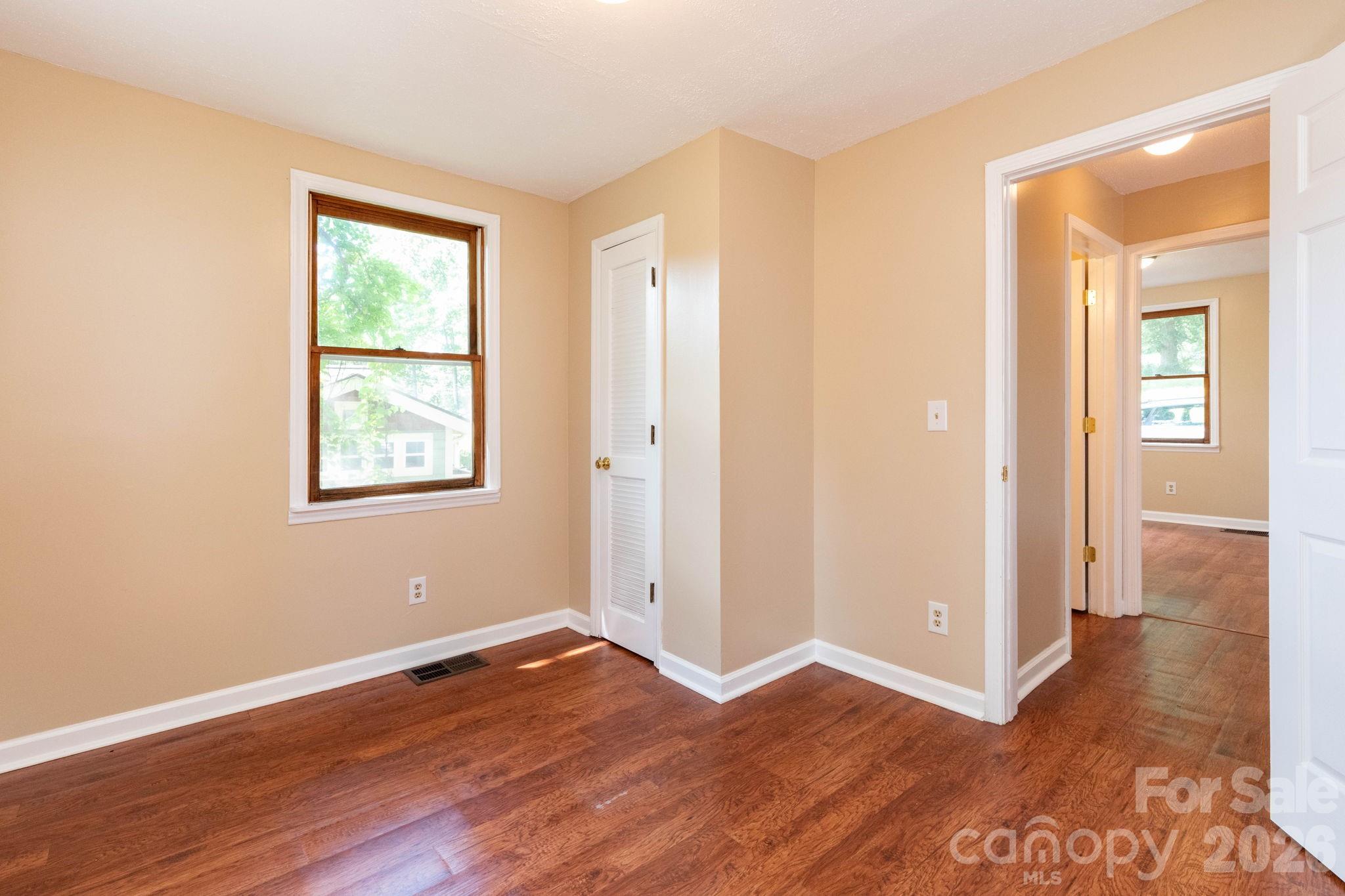 129 Shelburne Road Asheville, NC 28806 - Photo 11 of 26