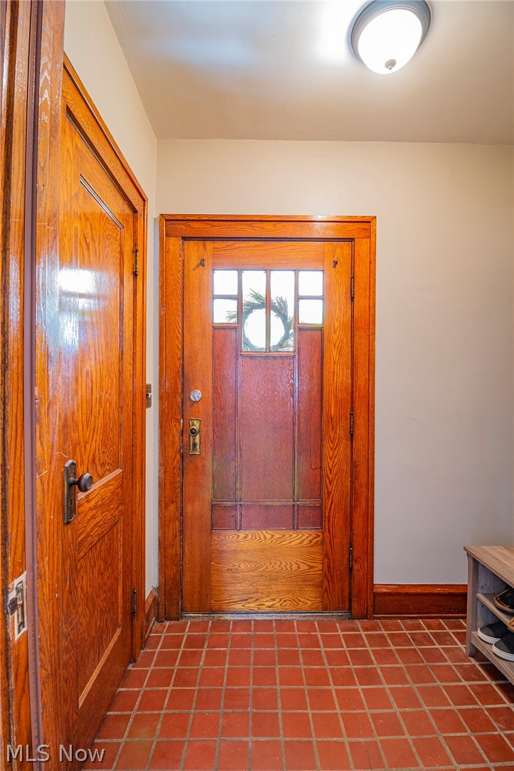 16604 West Park Road Cleveland, OH 44111 - Photo 4 of 34 Gallery Image 4