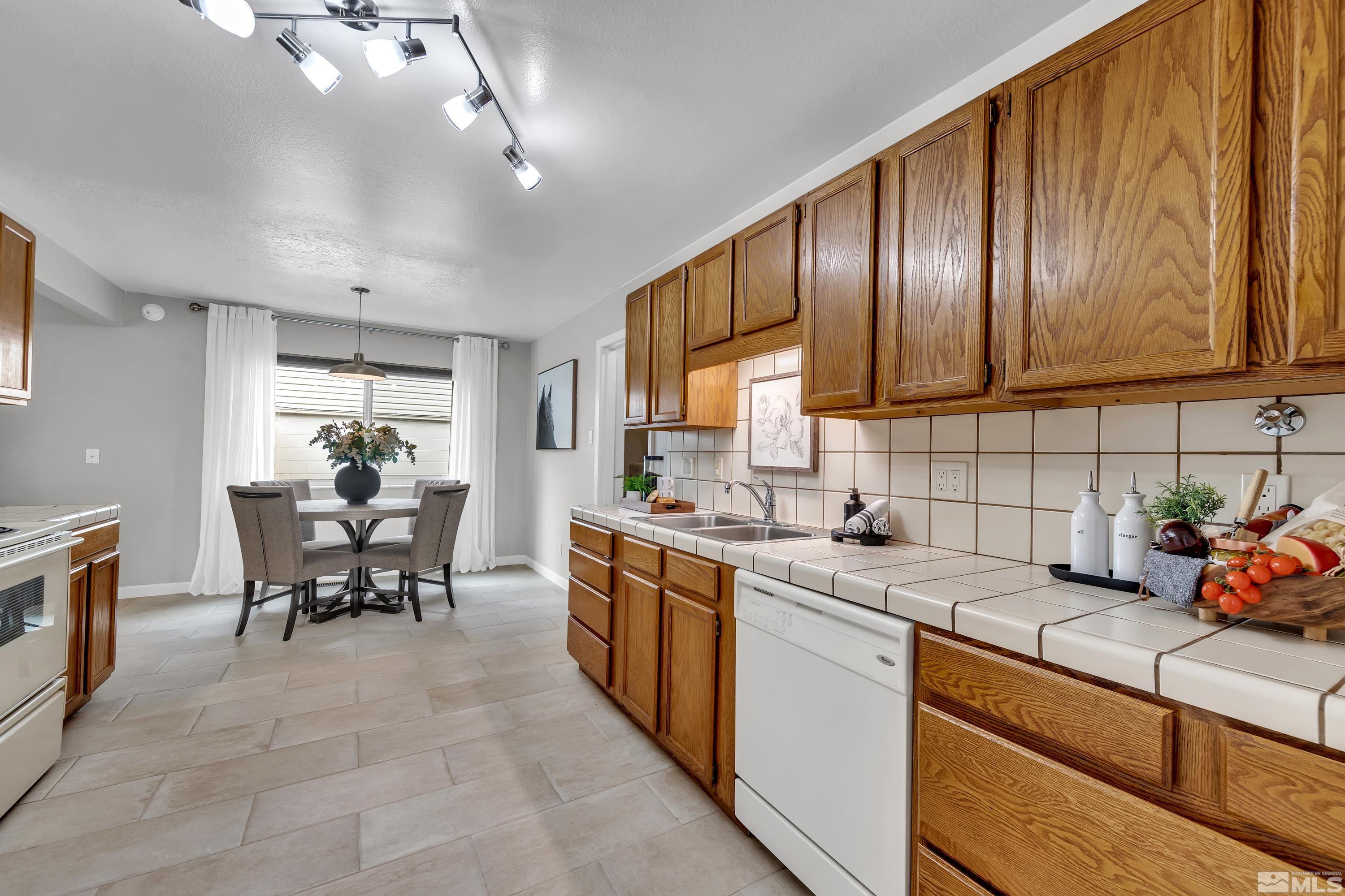 1415 Ebbetts Drive Reno, NV 89503 - Photo 10 of 36