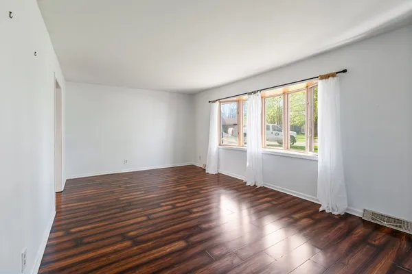 $339,900 | 1320 Golfview Street, Aurora, IL 60506