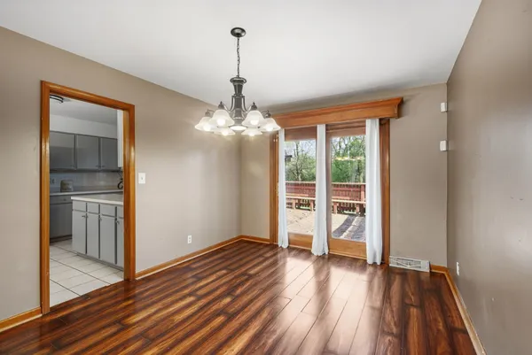 $339,900 | 1320 Golfview Street, Aurora, IL 60506