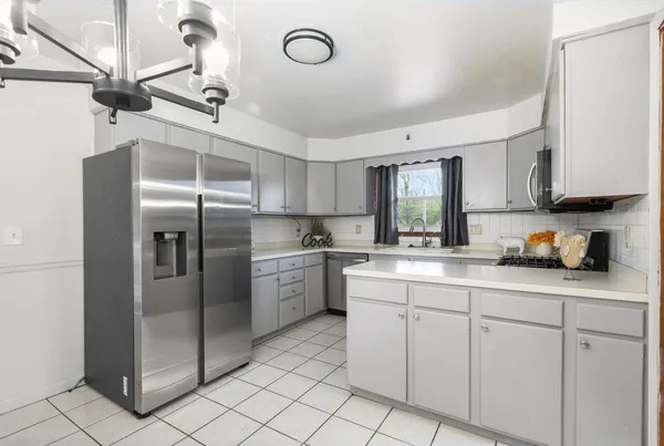 $339,900 | 1320 Golfview Street, Aurora, IL 60506
