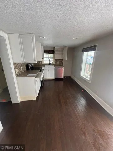 $182,000 | 2522 15th Avenue East, North St. Paul, MN 55109