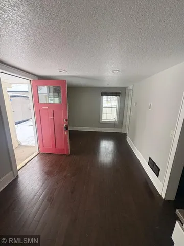 $182,000 | 2522 15th Avenue East, North St. Paul, MN 55109