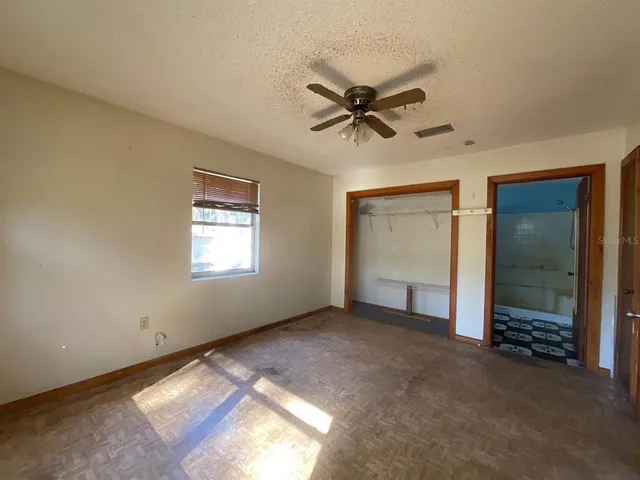 a view of empty room with window