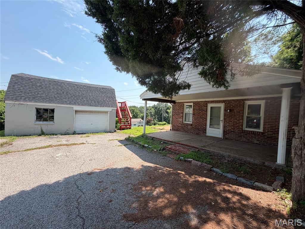 5116 Ringer Road St. Louis, MO 63129 - Photo 3 of 12