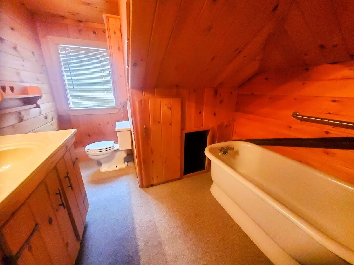 17 Cherry Street Millinocket, ME 04462 - Photo 12 of 19 2nd fl Bath