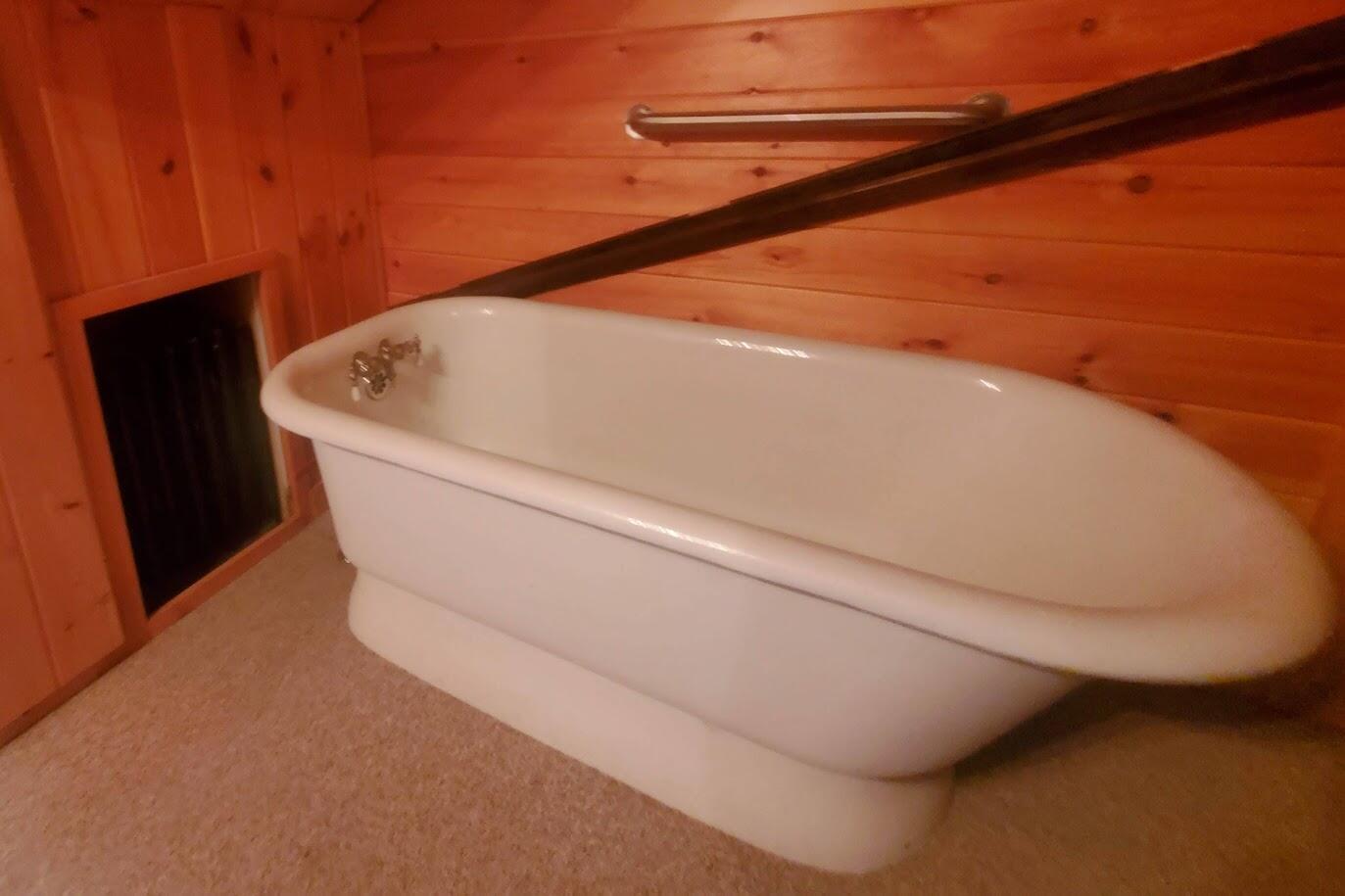 17 Cherry Street Millinocket, ME 04462 - Photo 13 of 19 TUB