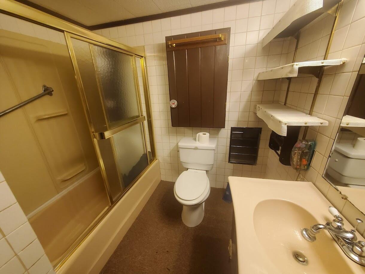 17 Cherry Street Millinocket, ME 04462 - Photo 17 of 19 2nd Unit In Law Full Bath