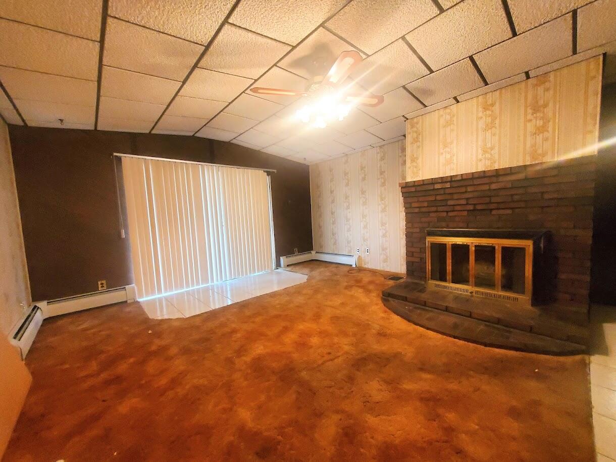 17 Cherry Street Millinocket, ME 04462 - Photo 6 of 19 Livingroom